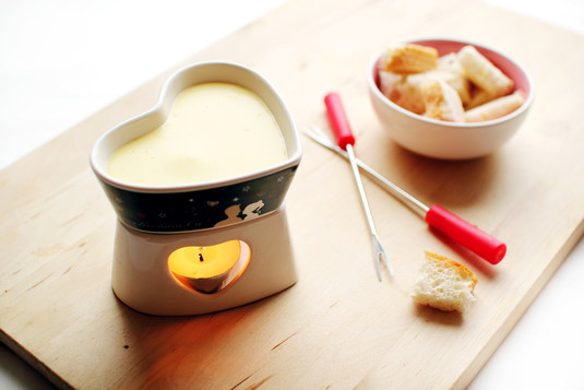 Walentynkowe fondue serowe