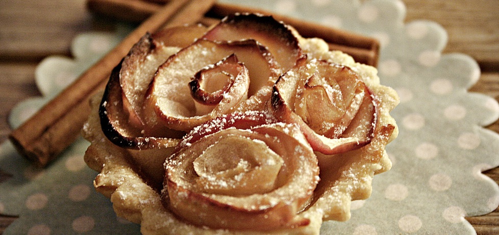 Karmelowe tartaletki z różami z jabłek (autor: kuchnia