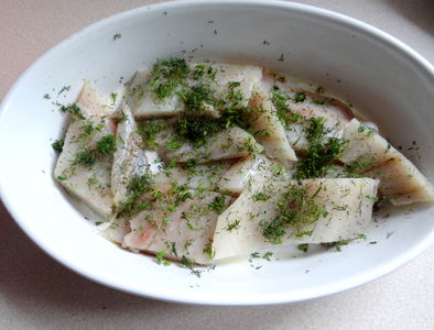 Ryba z pieca pod zieloną kołderką ze szpinaku