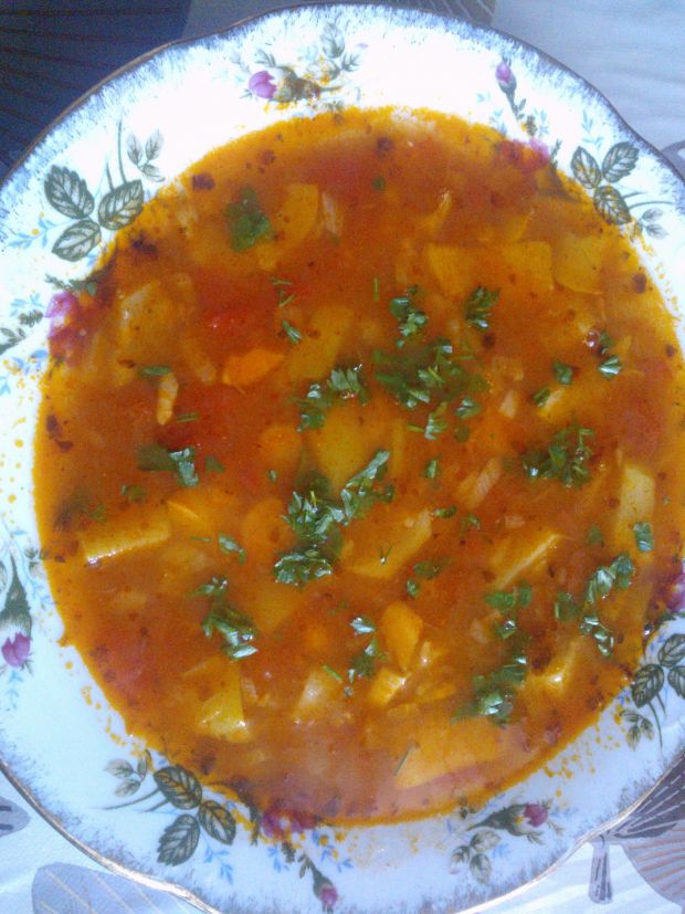 Zupy: zupa wielowarzywna z soczewicą