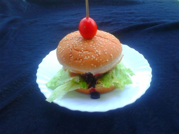 Przepis  hamburger z musem z jagód i fetą przepis