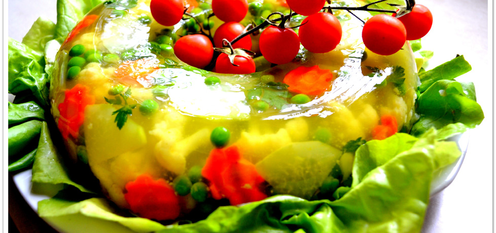 Galaretka z warzyw z zielonym sosem. (autor: christopher ...