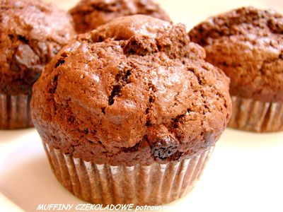 Muffiny czekoladowe z kawałkami czekolady ...