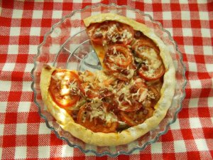 Aromatyczna pizza z kabanosami