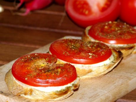 Przepis  grzanki z pomidorem i mozzarellą przepis