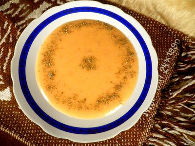 Zupa krem: barszcz biały z warzywami i kiełbasą