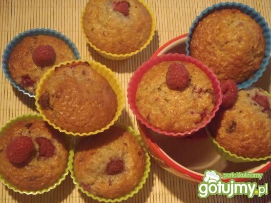 Przepis  muffiny z malinami i czekoladą przepis