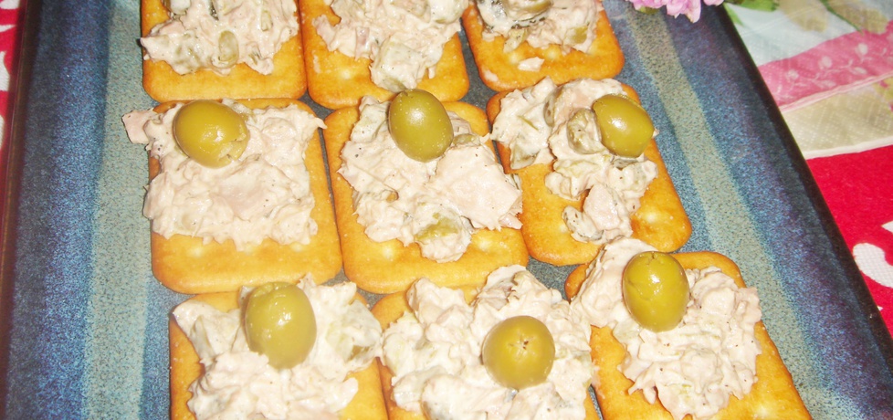 Krakersy z pastą z tuńczyka i oliwek (autor: justi2401 ...