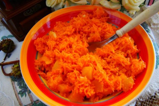 Przepis  surówka z marchewki i brzoskwini przepis