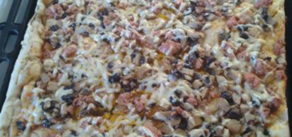 Pizza na grubym cieście (autor: dianix)