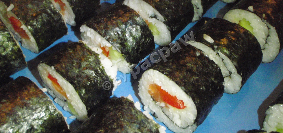 Sushi z papryką czerwoną, ogórkiem i łososiem (autor: pacpaw ...