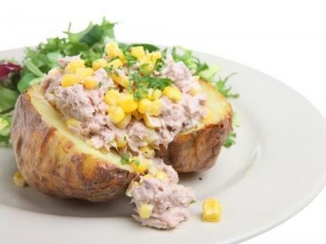 Przepis  ziemniaki z tuńczykiem i kukurydzą przepis