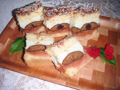 Ciasto biszkoptowe z pierniczkami