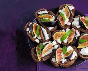 Tartinki z serem kozim i figami  prosty przepis i składniki