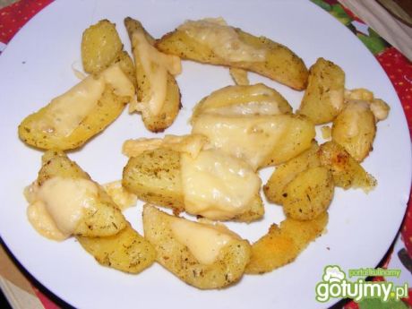 Przepis  ziemniaki pieczone z żółtym serem przepis