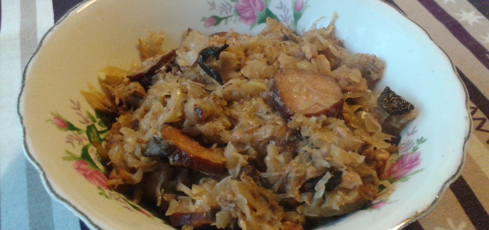 Tradycyjny bigos z mięsem, grzybami i śliwkami (autor: wwwiolka ...
