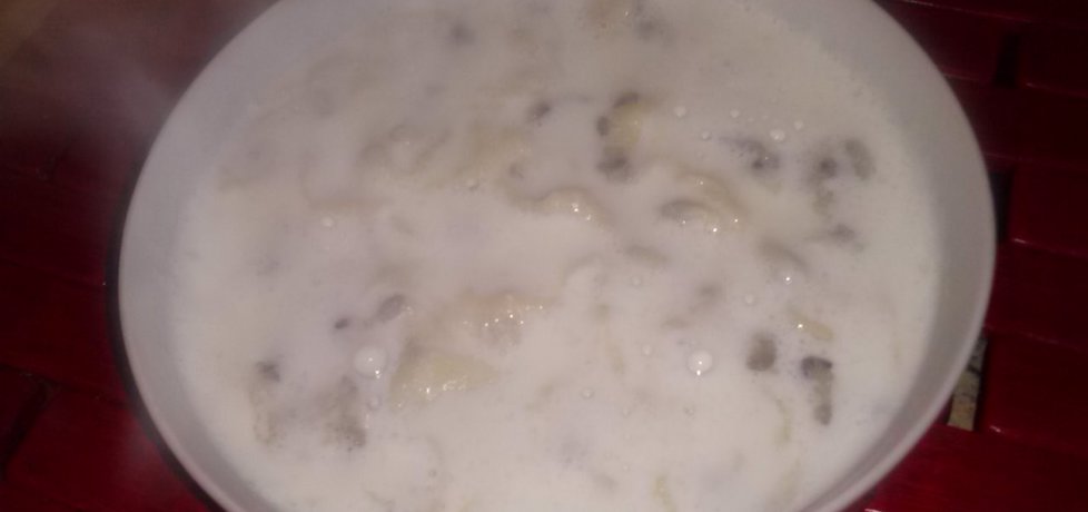 Zupa mleczna z lanymi kluskami z siemieniem lnianym (autor ...