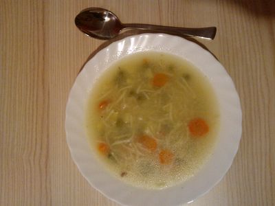 Zupa z zielonym groszkiem i makaronem
