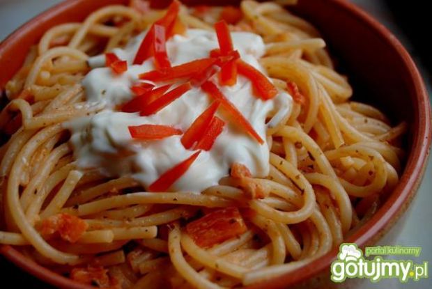 Przepis  spaghetti z sosem serowo-paprykowym! przepis
