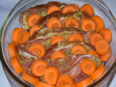 Karkówka w musztardzie z marchewką i pieczonymi ziemniakami ...