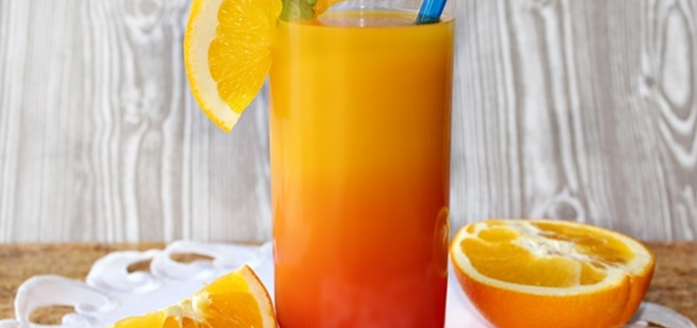 Tequila sunrise (drink z tequilą, sokiem pomarańczowym i syropem ...