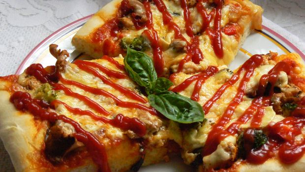 Przepis  pizza z kurkami i kurczakiem przepis