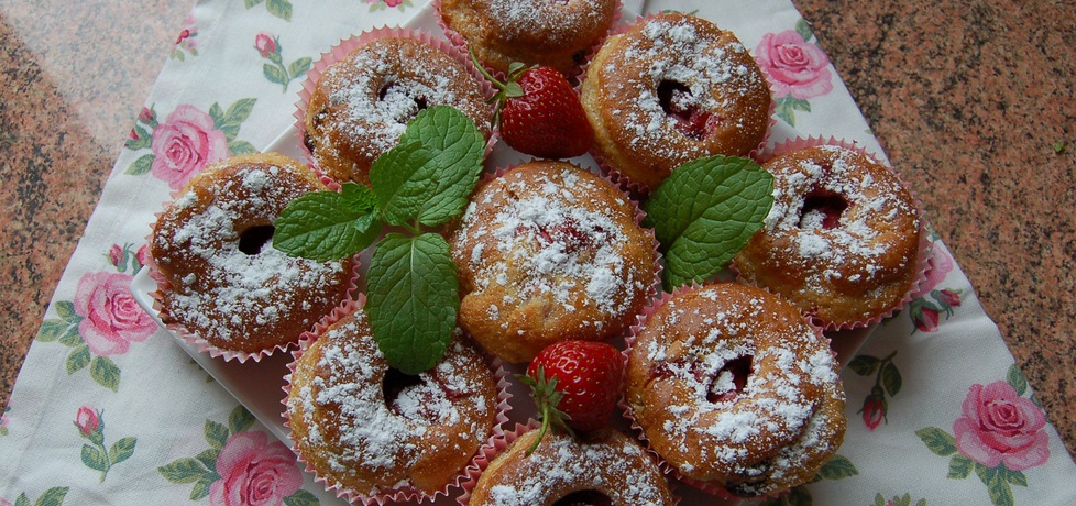 Muffinki z rabarbarem i truskawką (autor: renata22)