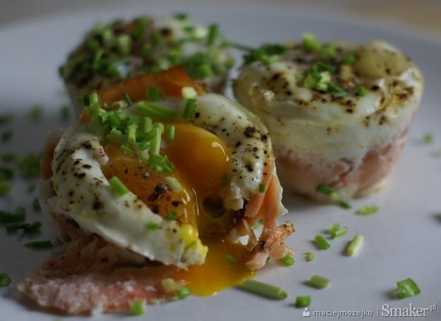 Jajka zapiekane z suszonymi pomidorami i łososiem!