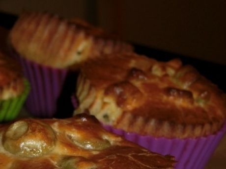 Przepis  wytrawne muffiny z oliwkami i fetą przepis