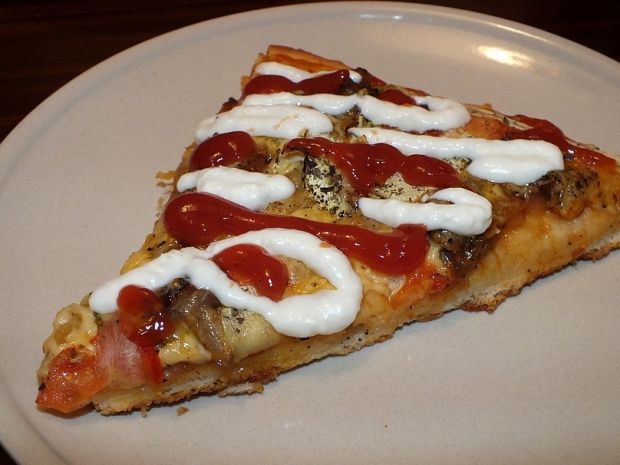 Przepis  pizza z grzybami leśnymi i cukinią przepis