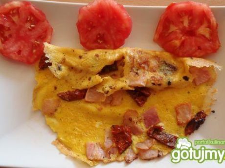 Przepis  omlet z szynką i suszonymi pomidorami przepis