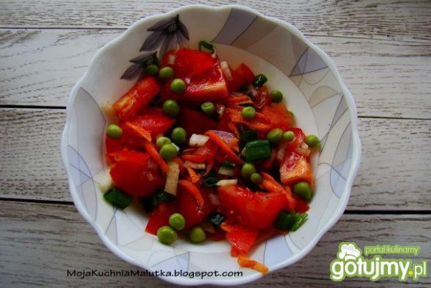 Przepis  sałatka z pomidorów i groszku przepis