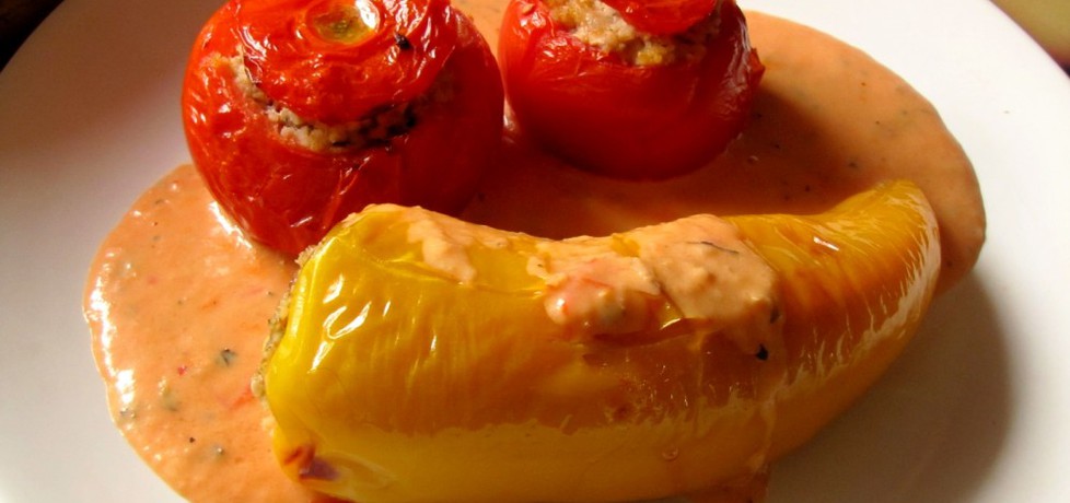 Papryka i pomidory faszerowane kuskusem i mięsem mielonym ...