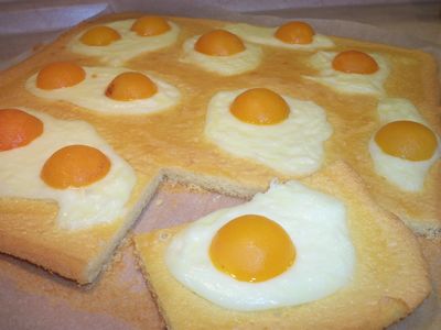 Wielkanocne ciasto pełne jajek
