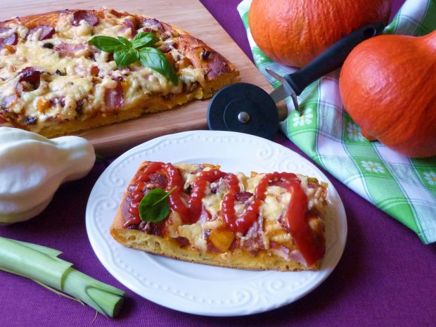 Przepis  pizza z dynią i pieczarkami przepis