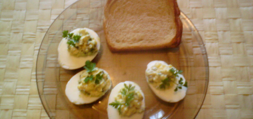 Jajka faszerowane z sosem koperkowo