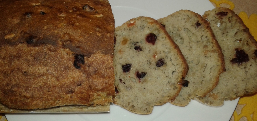 Pyszny chlebek na mące chlebowej z bakaliami (autor: renata9 ...