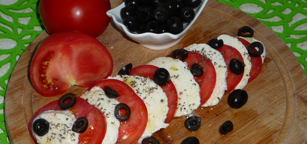 Pomidory z mozzarellą i oliwkami (autor: aannkaa82 ...