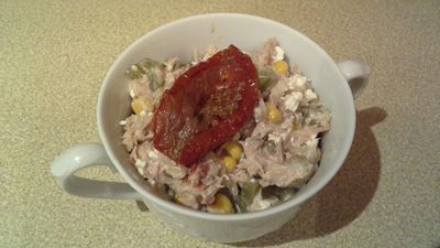 Pożywna sałatka z tuńczyka