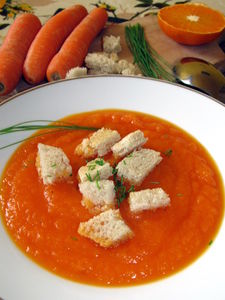 Kremowa zupa z marchewki z pomarańczą
