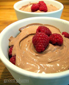 Jogurt czekoladowy z malinami