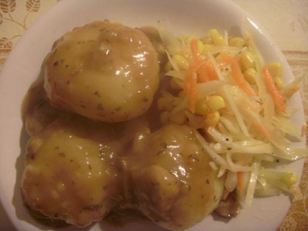 Przepis na przepis kulinarny: kluski śląskie z sosem grzybowym