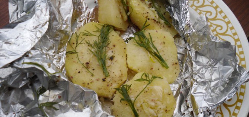 Ziemniaki zapiekane na grillu (autor: mysiunia)