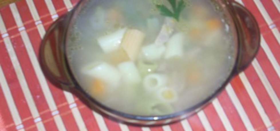Zupa z kolorowym makaronem (autor: botwinka)