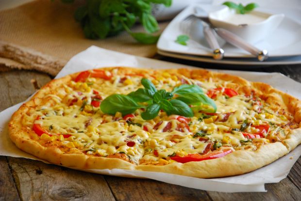 Przepis  wiosenna pizza z salami przepis