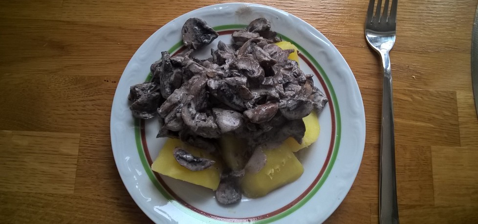 Ziemniaki z ciemnym sosem z brązowych pieczarek (autor: kikiriki ...