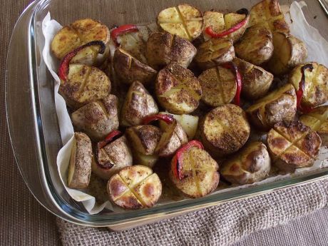 Przepis  pieczone ziemniaki z masłem i papryką przepis