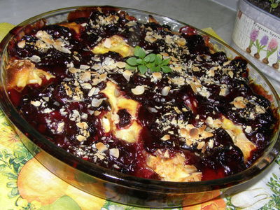 Zapiekany makoron z wiśniami i serem