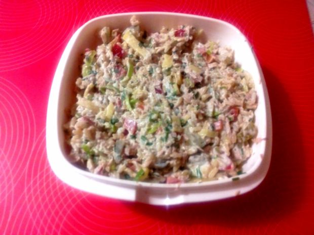 Przepis  sałatka z tuńczykiem ryżem i serem przepis