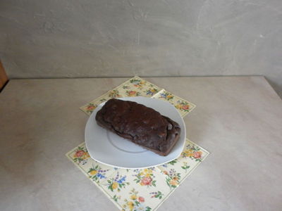 Czekoladowe ciasto razowe z daktylami
